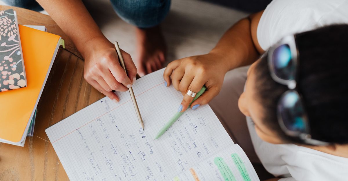 Closing Knowledge Gaps with Effective Tutoring Strategies